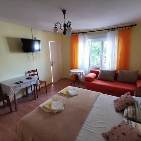 Studio Apartments Jasminka Селце Экстерьер фото