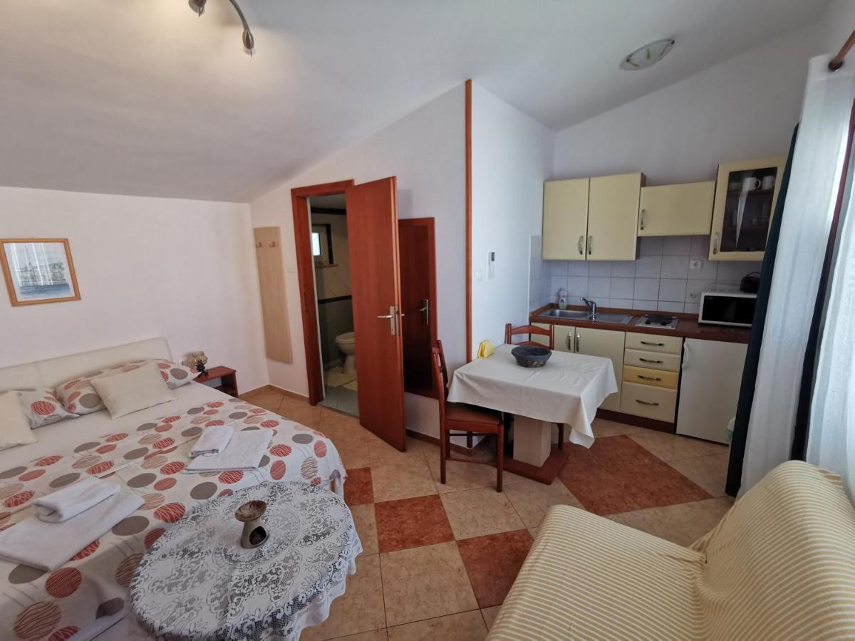 Studio Apartments Jasminka Селце Экстерьер фото